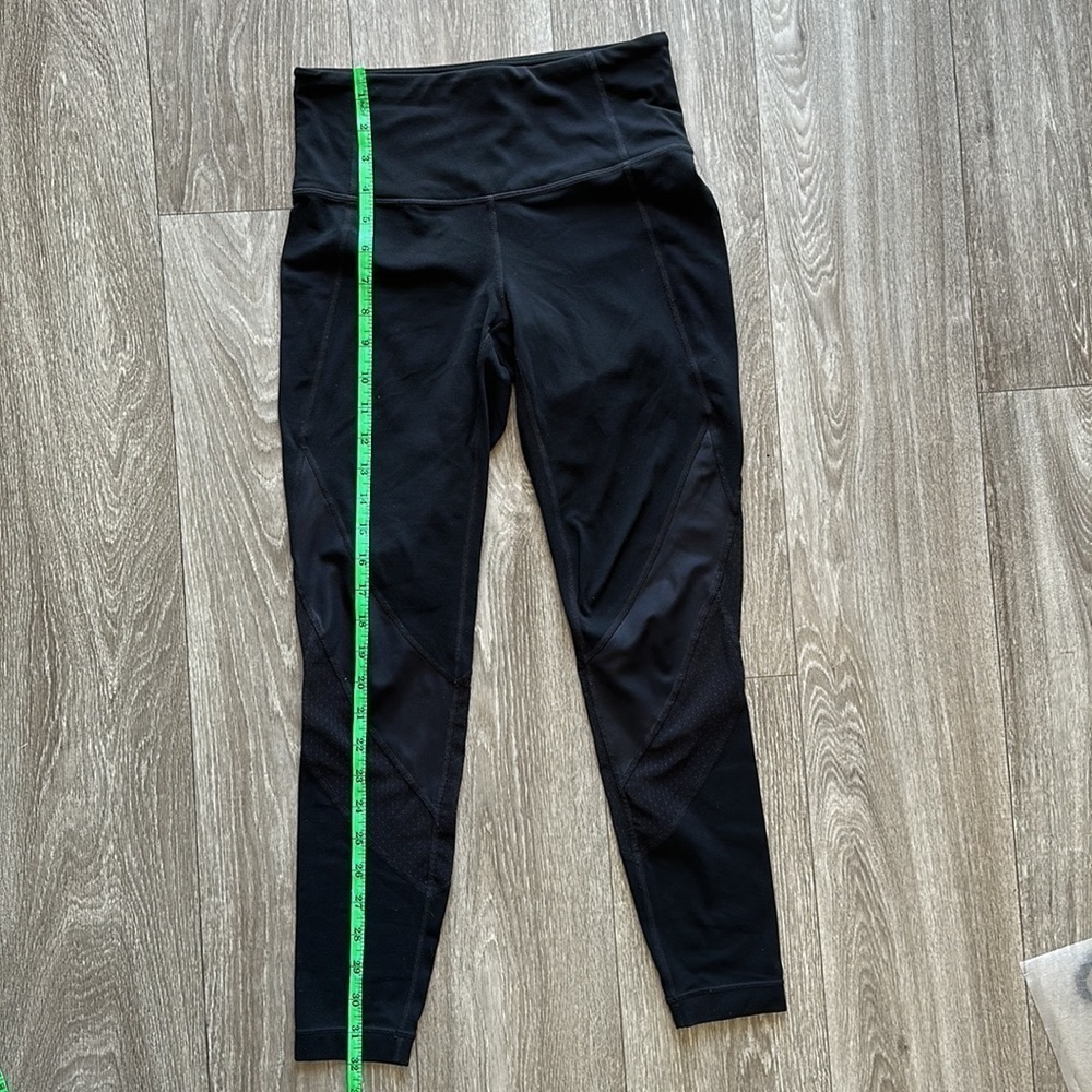 ATHLETA Size XS Extra Small Black Leggings with Mesh Detail